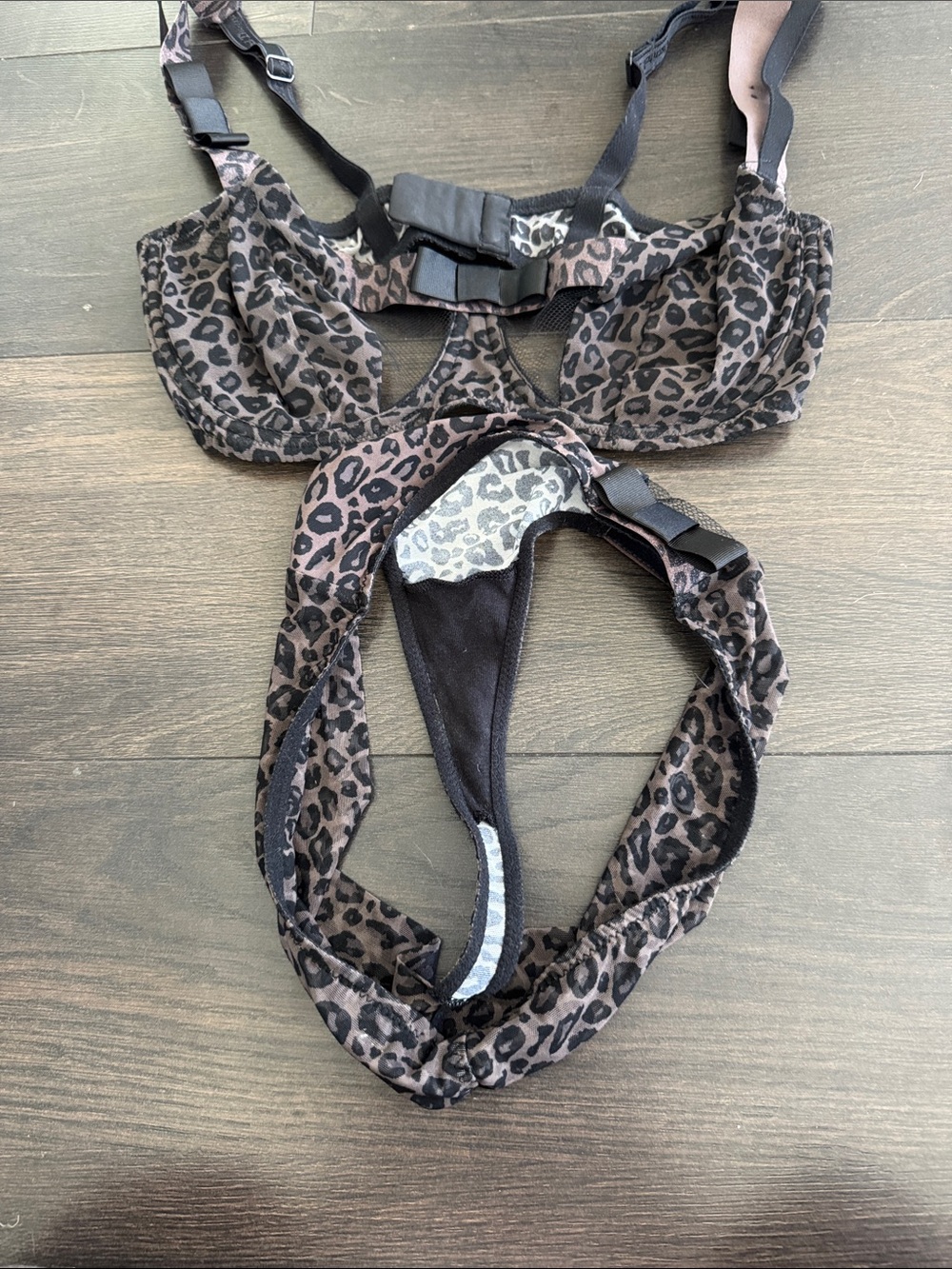 Chantelle Thomas Leopard Cheetah Grey Black Bra 34D and Thong - Picture 3 of 8